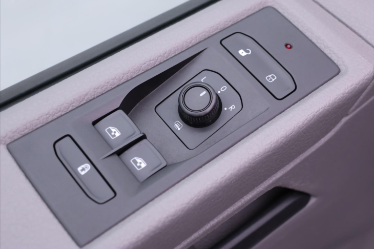 Volkswagen Transporter 2,0 TDI 81kW Klima 9-Míst DPH