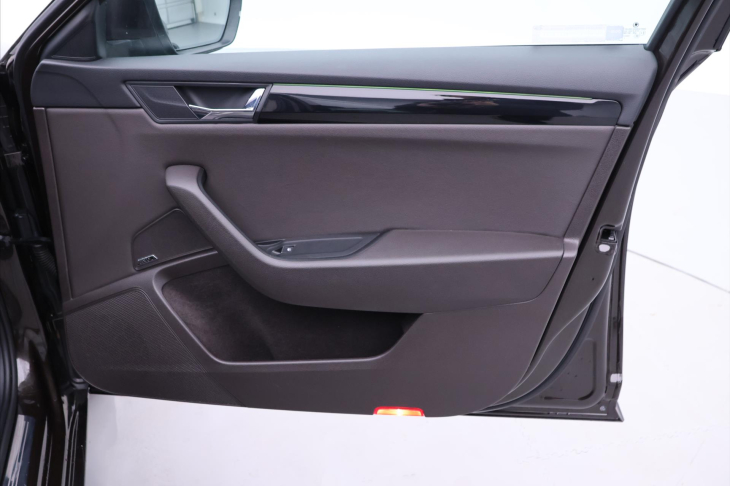 Škoda Superb 2,0 TDI 140kW L&K DSG 4x4 CZ