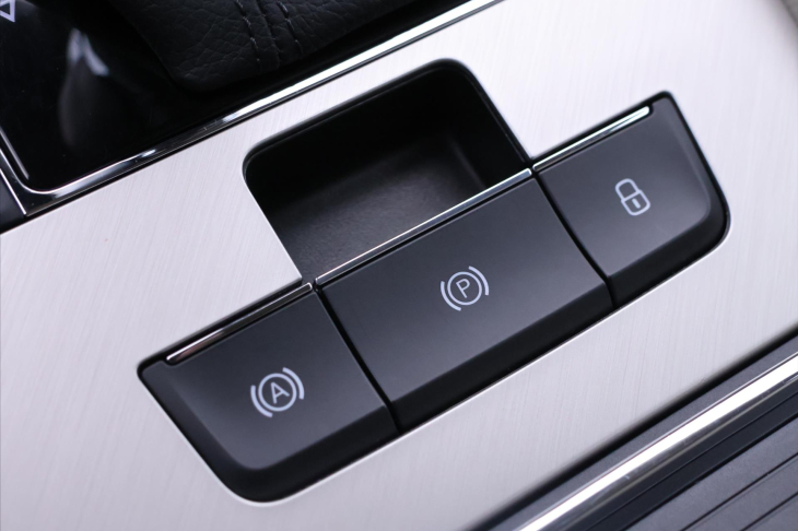 Škoda Superb 2,0 TDI  110 kW DSG DPH CZ