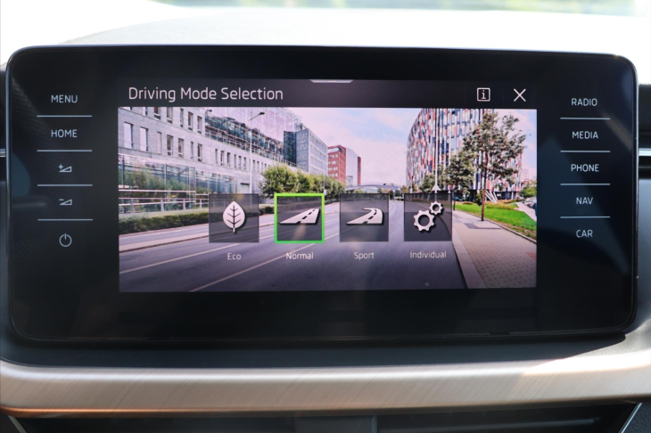 Škoda Scala 1,0 TSI Style Virtual LED DPH