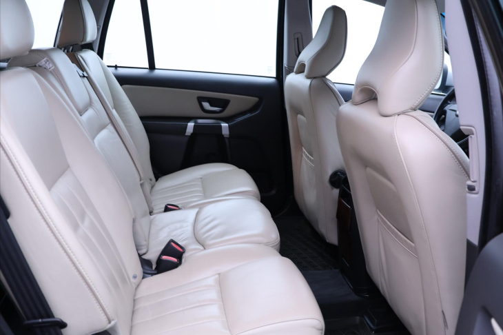 Volvo XC90 2,4 D5 147kW AWD Summum 7-Míst