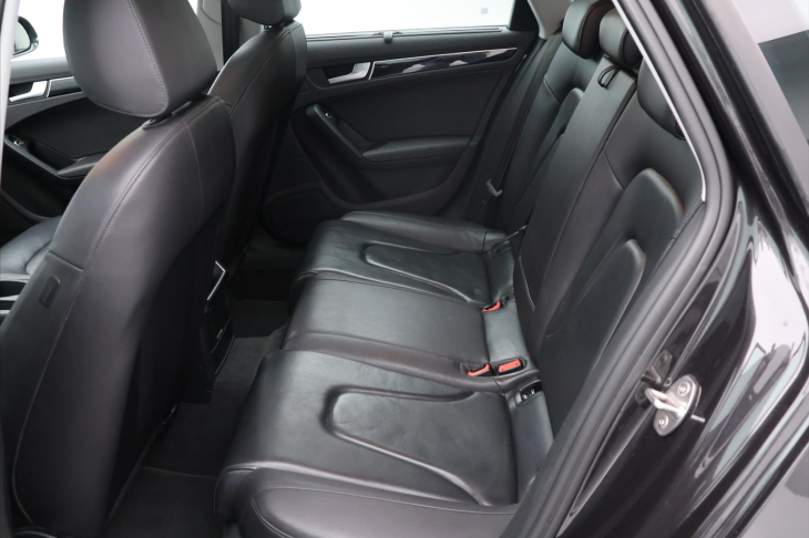 Audi A4 2,0 TDi 100kW Kůže Pano Navi