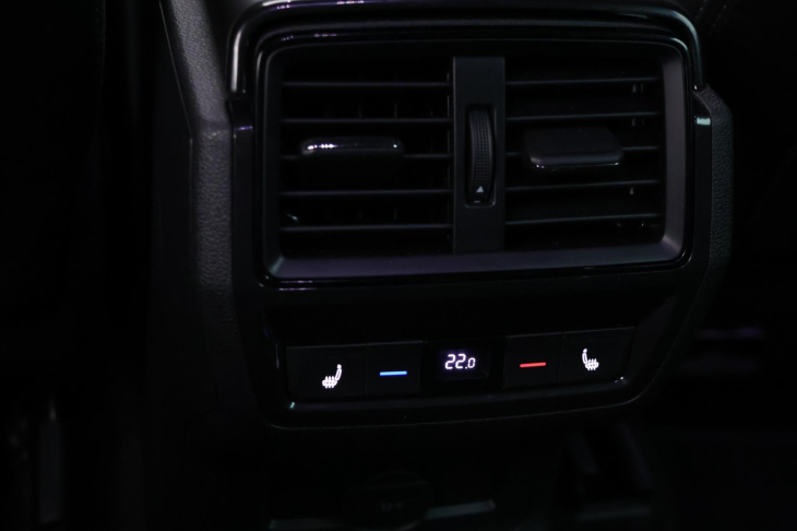 Škoda Karoq 2,0 TDI 4x4 DSG Sportline CZ