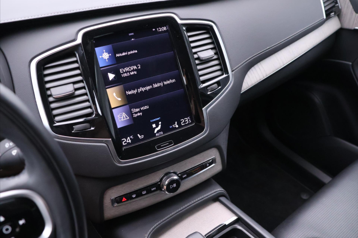 Volvo XC90 2,0 B5 AWD 173kW 1.Maj DPH CZ