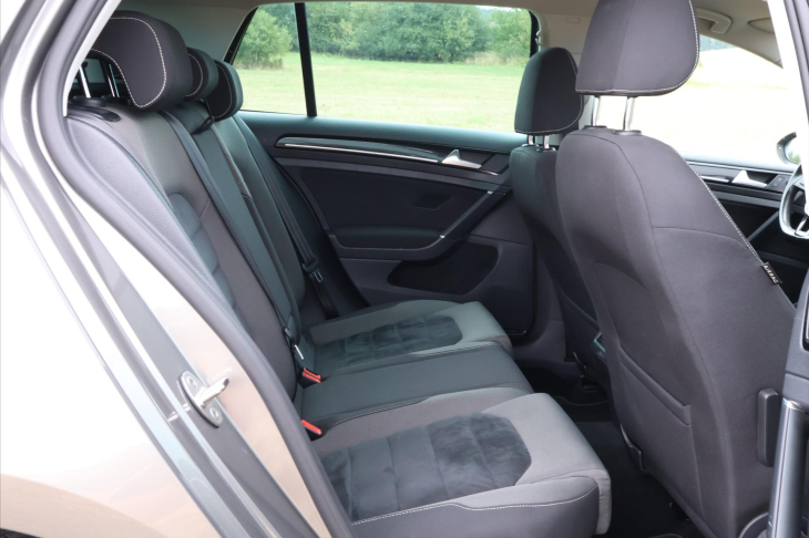 Volkswagen Golf 1,4 TSI 110kW Highline Navi