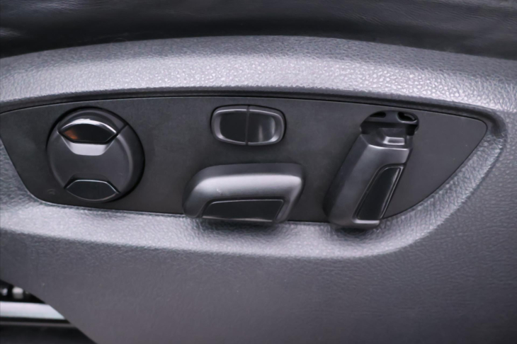 Volkswagen Touareg 3,0 TDI 193kW CZ Masaj DPH