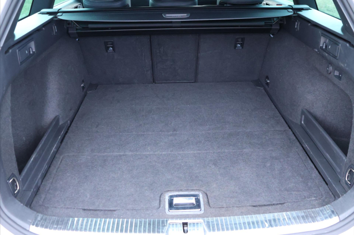 Volkswagen Passat 2,0 TDI DSG R-LINE Matrix