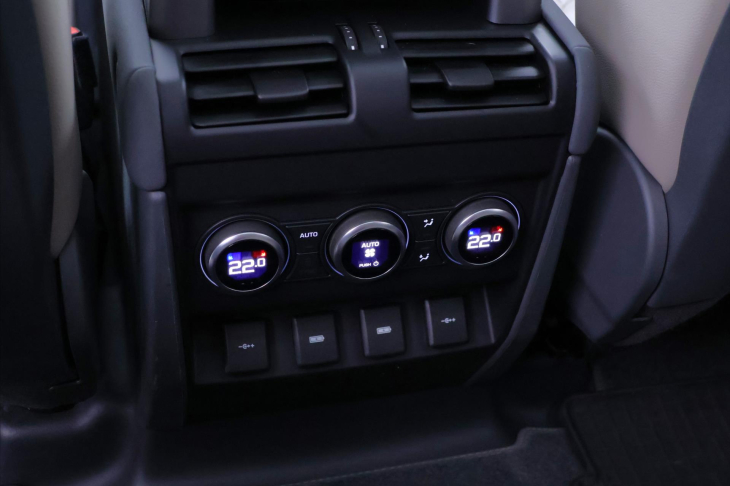 Land Rover Defender 2,0 D240 177kW Aut. AWD Tažné