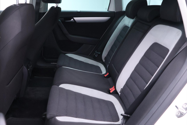 Volkswagen Passat 2,0 TDI 130kW DSG CZ R-Line