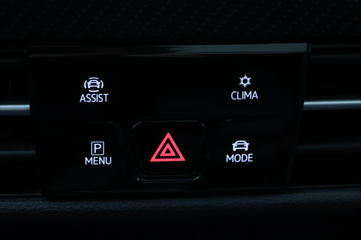 Volkswagen Golf 2,0 TDI DSG R-line Virtual DPH