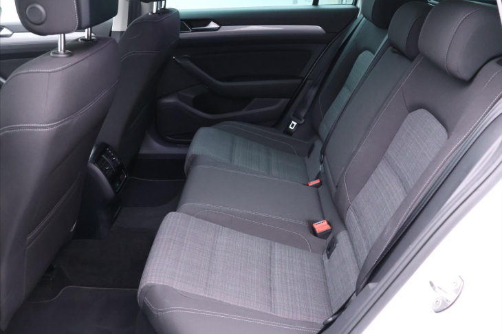 Volkswagen Passat 2,0 TDI DSG Business 1.Maj DPH