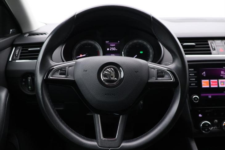 Škoda Octavia 2,0 TSI 140kW DSG Style CZ