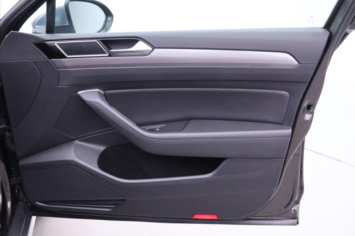 Volkswagen Passat 2,0 TDI 140kW DSG LED Alltrack