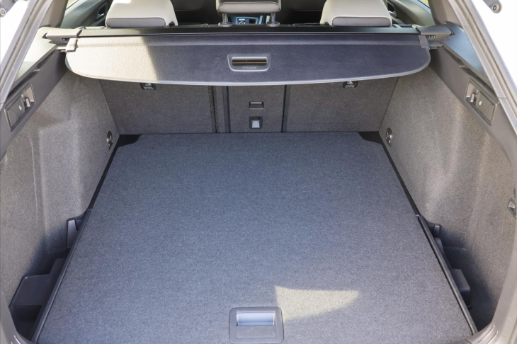 Volkswagen Golf 2,0 TDI R-line DSG Matrix DPH