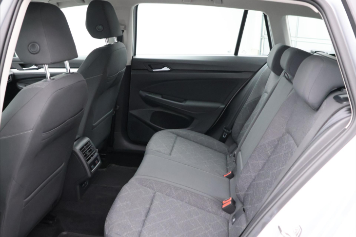 Volkswagen Golf 1.5 TSI EVO 110kW Life DPH CZ