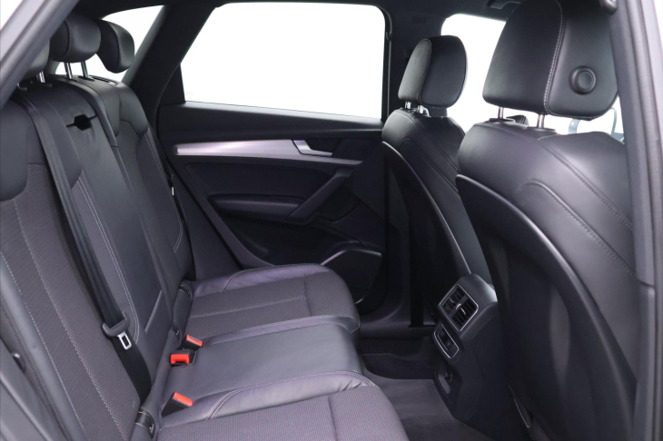 Audi Q5 2,0 TDI S-line 4x4 CZ