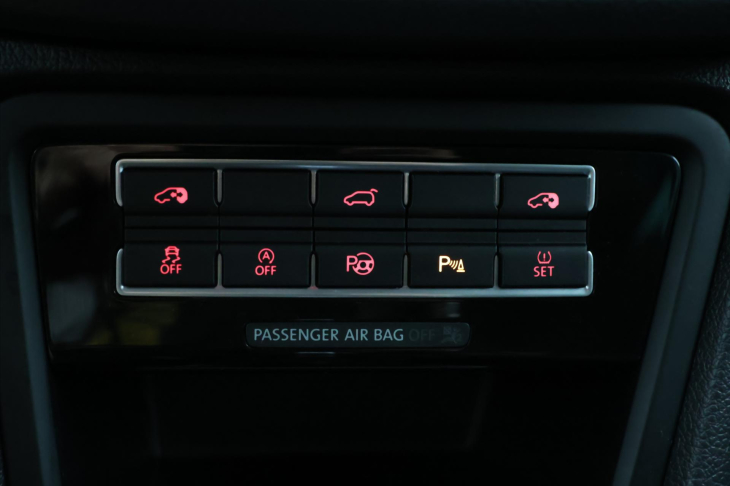 Volkswagen Sharan 2,0 TDI 130kW DSG 4Motion CZ