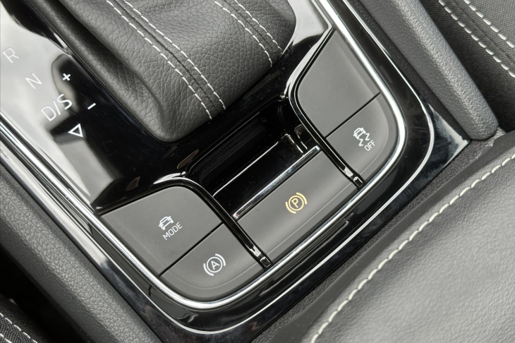 Škoda Karoq 2,0 TDI Sportline 4x4 DSG 1.maj