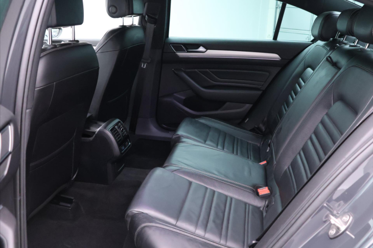 Volkswagen Passat 2,0 TDI 140kW DSG CZ R-line