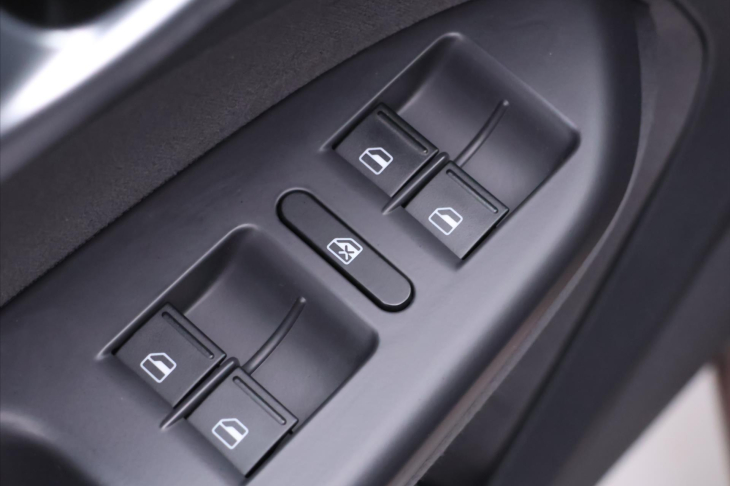 Volkswagen Touran 1,6 TDI CZ 7-Míst Serv.Kniha