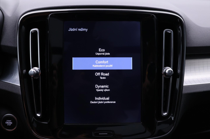 Volvo XC40 2,0 D4 AWD Panorama Tažné