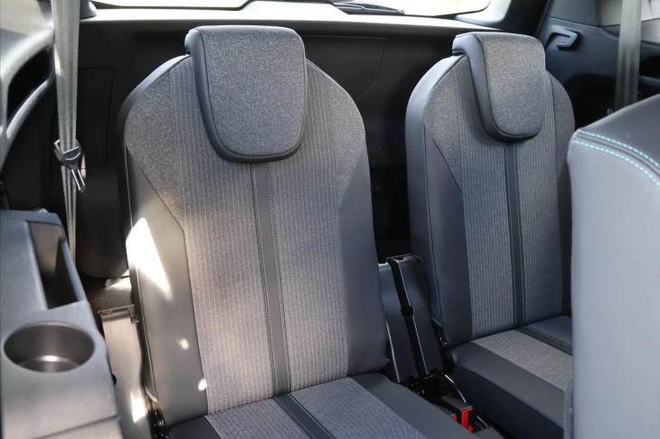 Peugeot 5008 1,2 PT Aut. Allure 7-Míst DPH