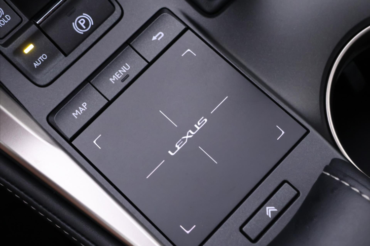 Lexus NX 300h 2,5 4WD 114kW