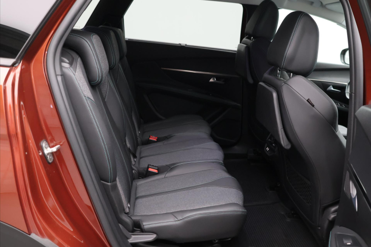 Peugeot 5008 1.2 PT 96kW Allure 7-Míst DPH