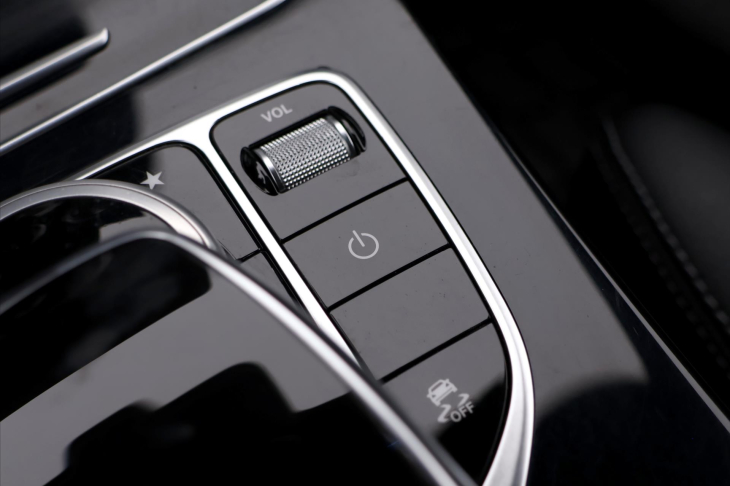 Mercedes-Benz GLC 2,0 250 4MATIC AMG LINE