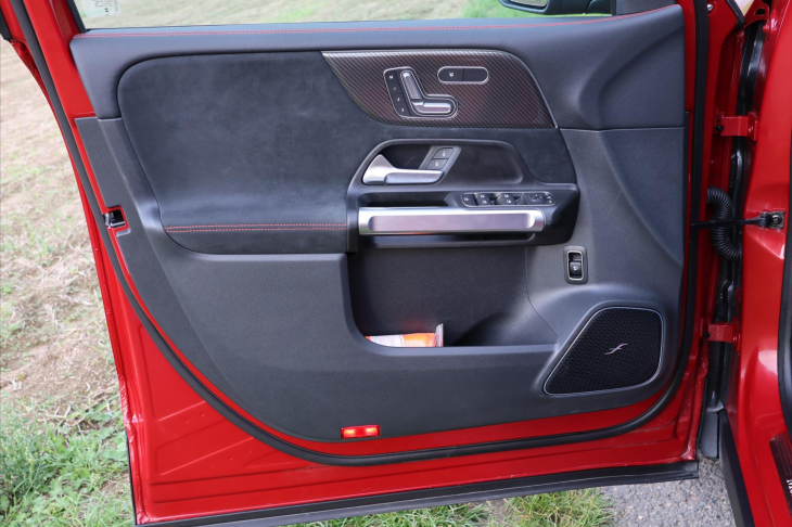 Mercedes-Benz GLB 2,0 220 4Matic AMG Premium