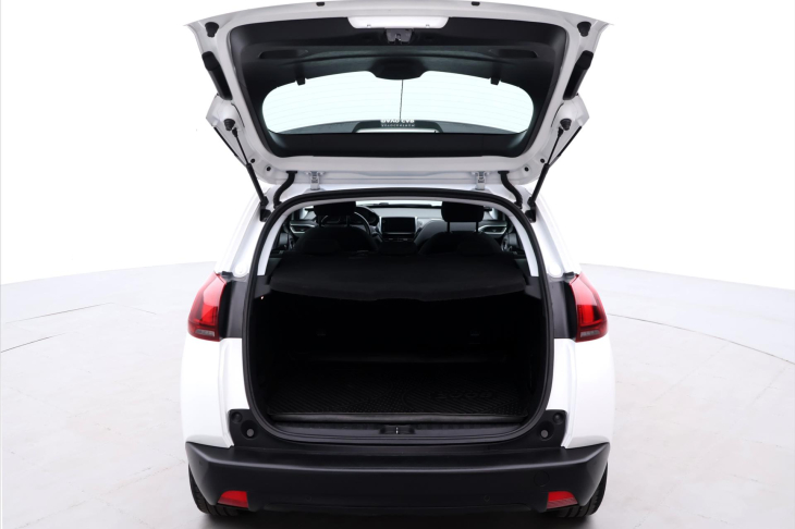 Peugeot 2008 1,2 PureTech 61kW Allure CZ
