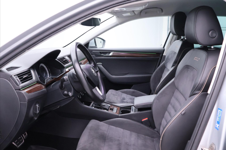 Škoda Superb 2,0 TDI 140kW DSG Scout 4x4 CZ