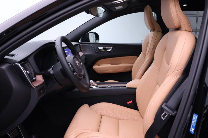 Volvo XC60 2,0 B5 AWD 184kw Ultra Dark