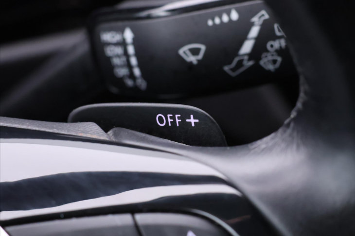 Volkswagen Touran 2,0 TDI 110kW DSG Matrix DPH