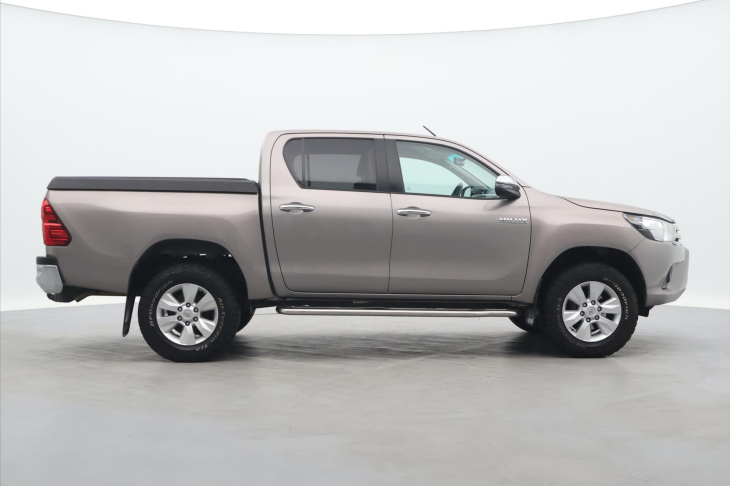 Toyota Hilux 2,4 D-4D 110kW Automat Tažné