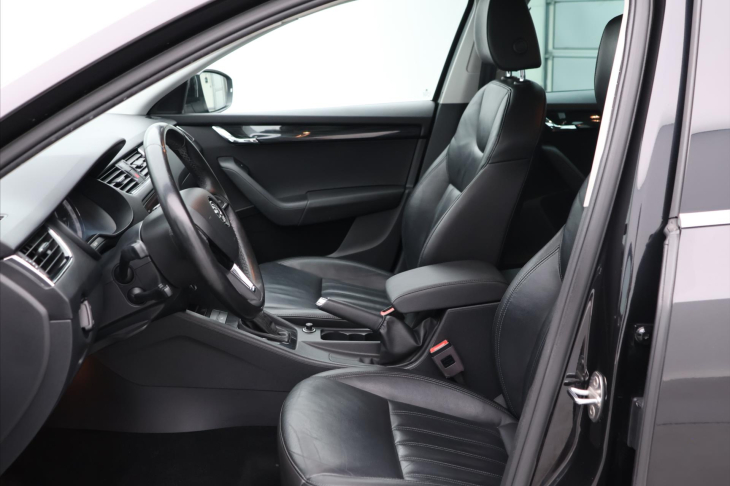 Škoda Octavia 1,6 TDI DSG Style+ LED Kůže