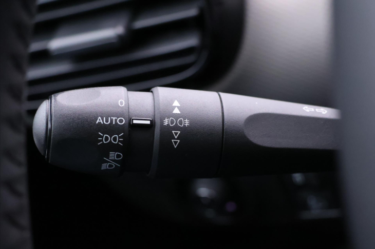 Citroën C4 Cactus 1,2 PT 81kW Aut. Shine Navi CZ