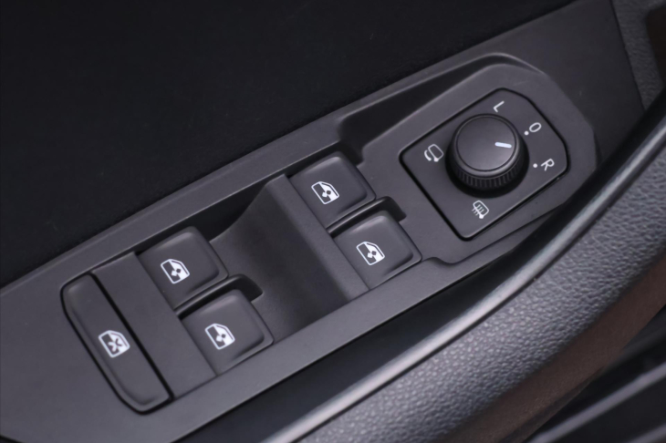 Škoda Karoq 2,0 TDI DSG Sportline 4x4 DPH