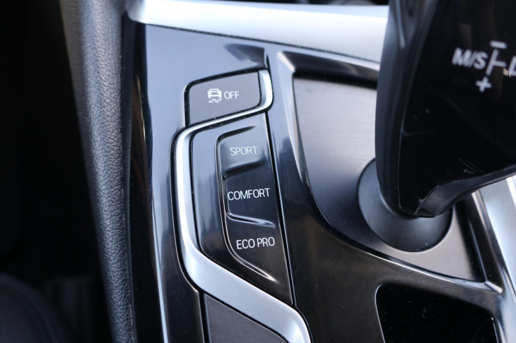 BMW Řada 5 2,0 525d 170kW Aut. Navi LED