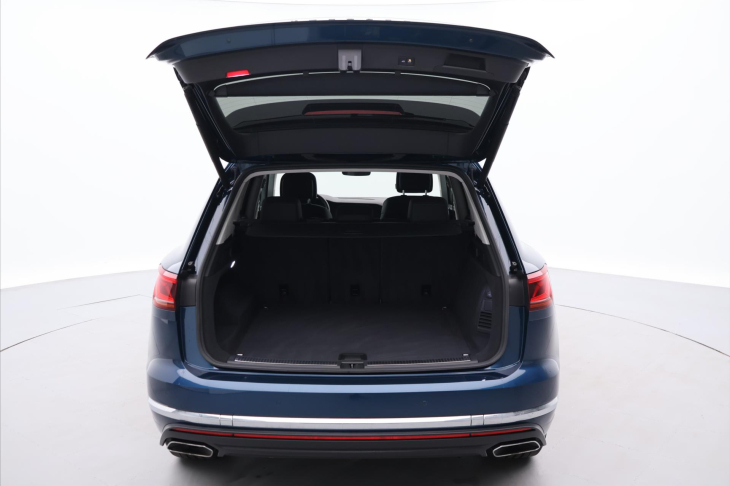 Volkswagen Touareg 3,0 TDI 210kW 4M LED DPH CZ