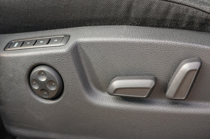 Škoda Superb 2,0 TDI Exclusive Xenon 1.Maj.