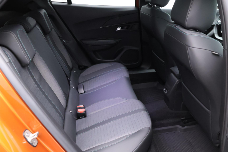 Peugeot 2008 1,2 PT 96kW Aut Allure CZ 1Maj