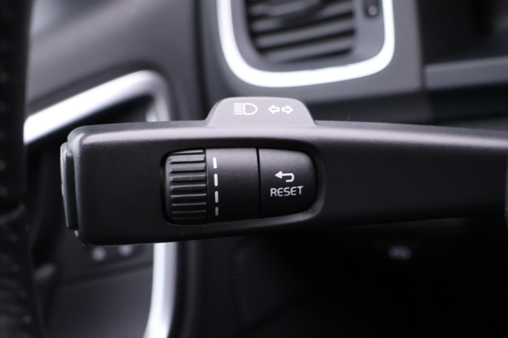 Volvo V60 2,0 D3 110kW Momentum