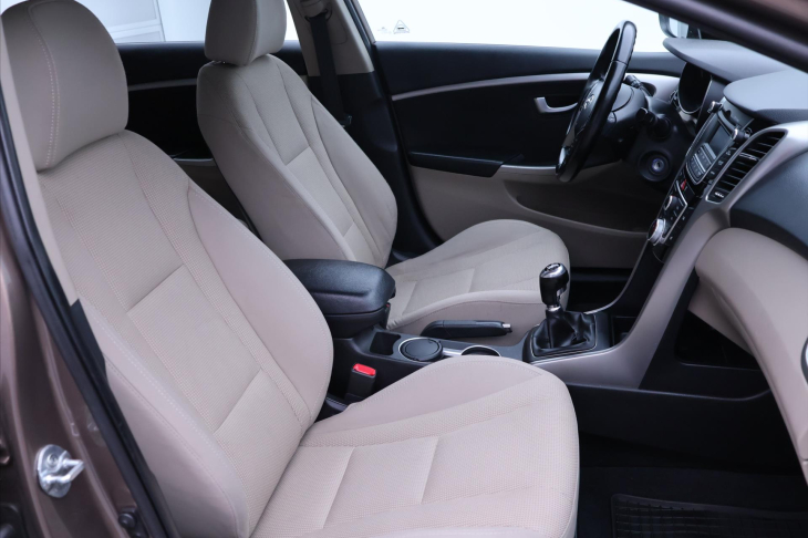 Hyundai i30 1,6 GDi 99kW CZ Trikolor Plus