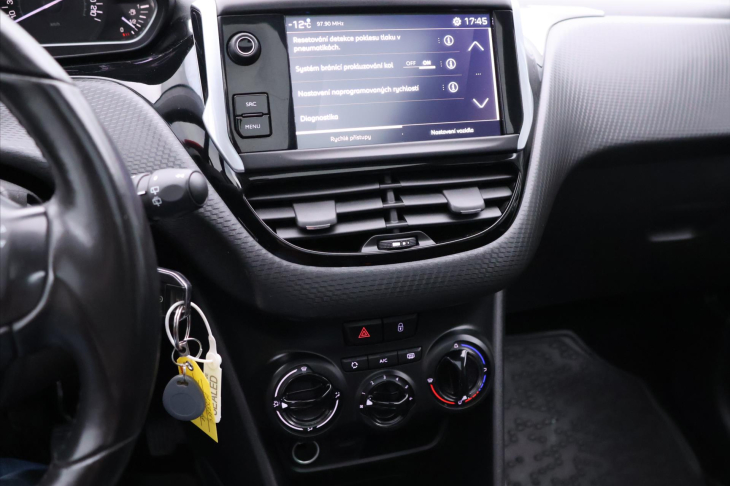 Peugeot 2008 1,2 PT 61kW CZ Klima Panorama