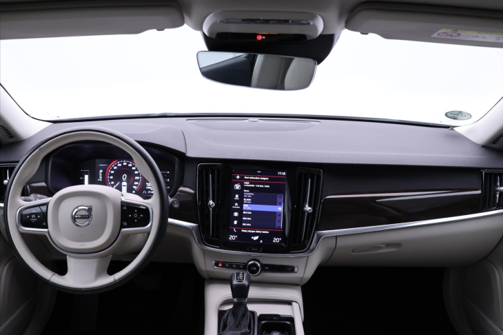 Volvo V90 2,0 D4 AWD Aut CZ Momentum DPH