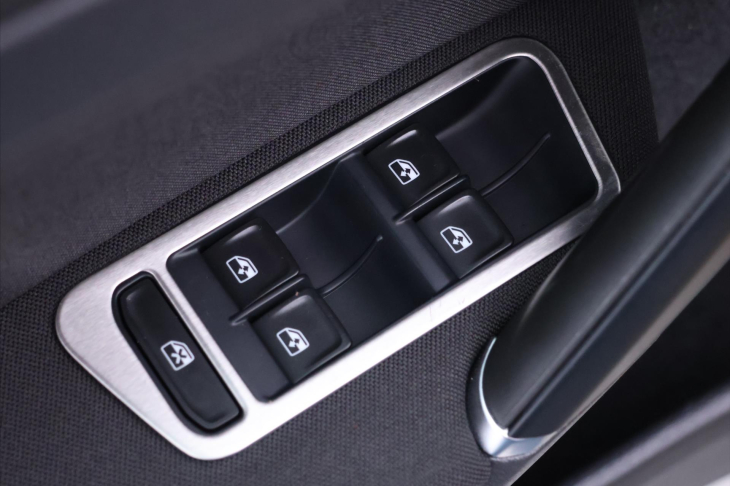 Volkswagen Golf 1,4 TSI 92kW CZ Highline LED