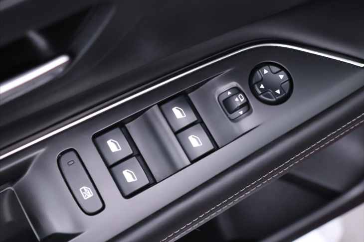 Peugeot 3008 1,2 PureTech 96KW CZ ALLURE