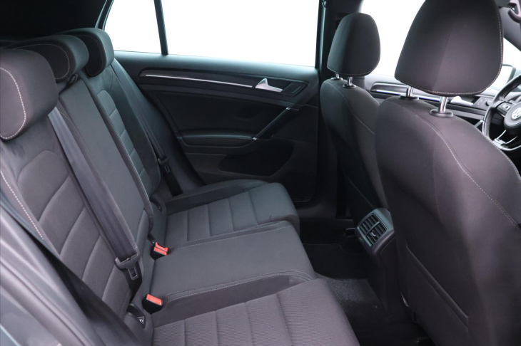 Volkswagen Golf 2,0 TSI R 228kW 4Motion Panorama