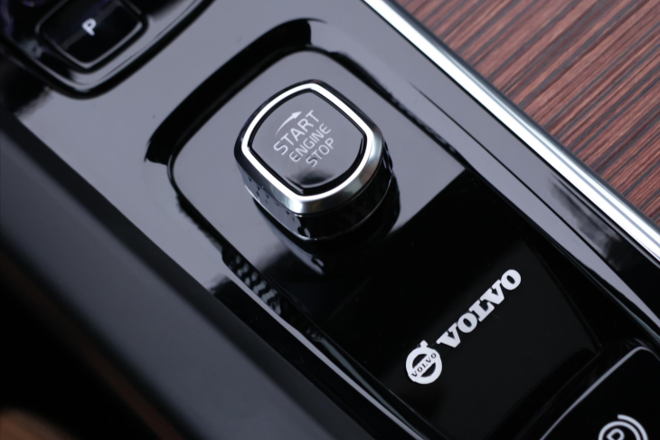 Volvo XC60 2,0 B5 AWD 184kw Ultra Dark